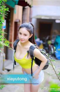 长发美女夏雨桐 唯美系街拍写真封面